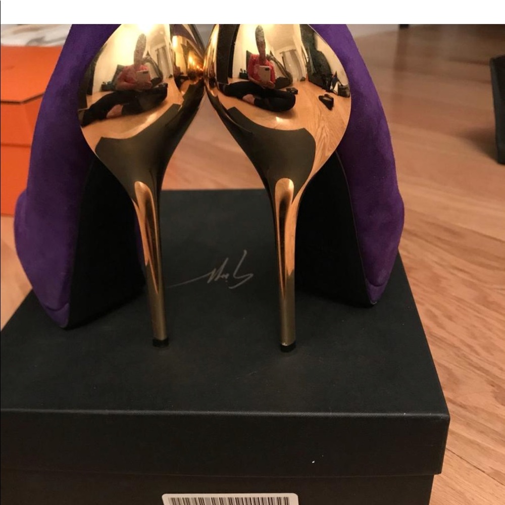 Pumps - Picture 4 of 5